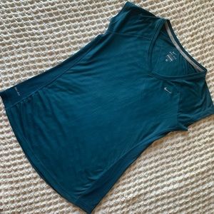 NWOT Nike dri fit v neck